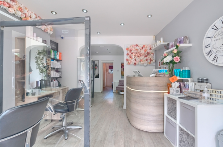 Superbly Fitted Hair Nails Beauty Salon For Sale